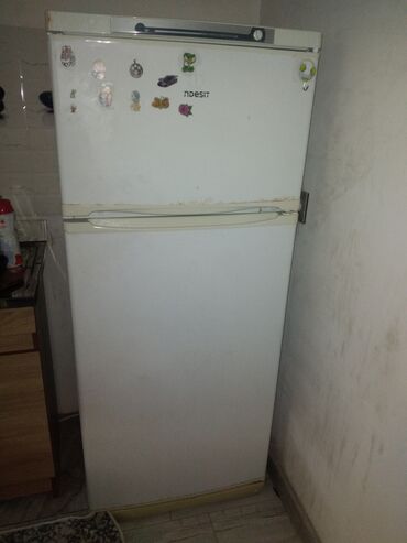 sharp soyuducu: İşlənmiş 2 qapılı Indesit Soyuducu Satılır, rəng - Ağ