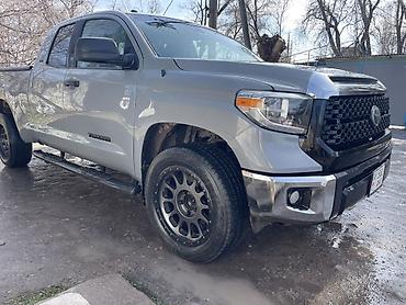 Toyota Тундра: 2019 г., 4.6 л, Автомат, Бензин, Пикап — 3