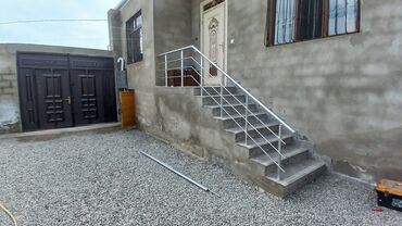 Pilləkən məhəccərləri: Şəkillərdə müxtəlif layihələr və tərtibat nümunələri göstərilib — 25