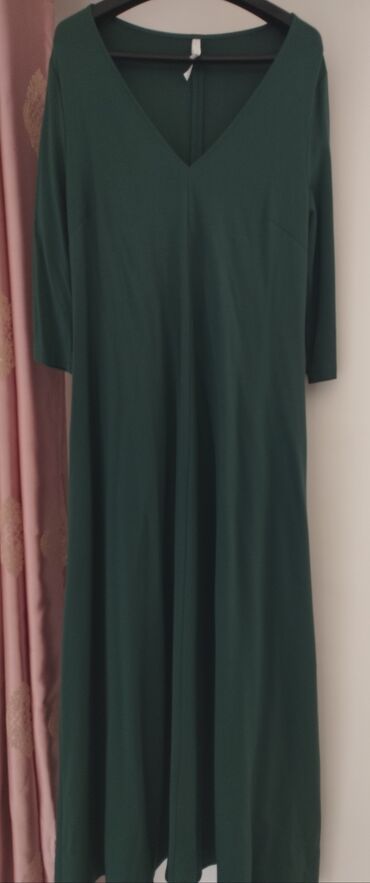 платье футляр с открытыми плечами: Вечернее платье
