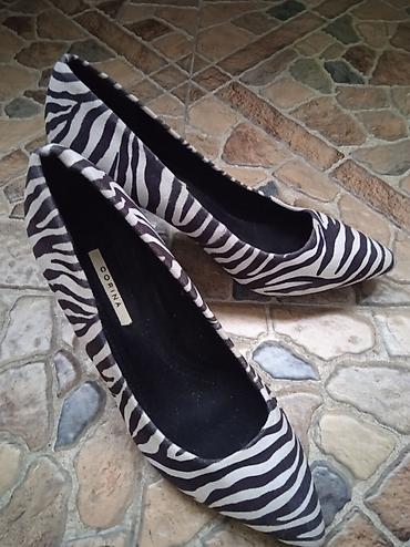 charles and keith: Zebra naxışlı qadın tuflisi – CORINA brendi
-olcu 36 — 1