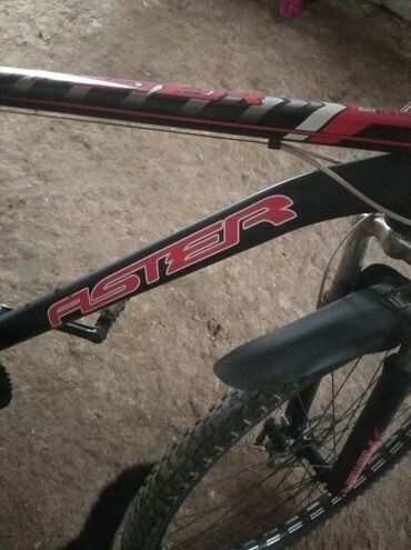 İdman velosipedləri: Dağ velosipedi – Foster markası Xüsusiyyətlər: - Güclü alüminium — 8