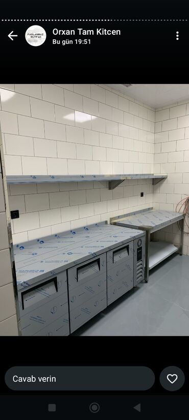 Havalandırma sistemləri: Qırmızı rəngdə olan bu havalandırma sistemi, ofis və ya kommersiya — 5