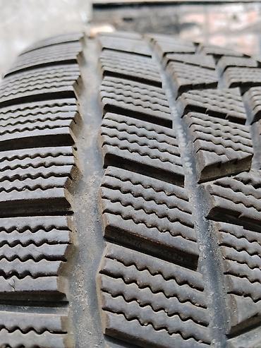 боковые: Зимние шины Maxxis Arctic Trekker - Размер: 215/60 R16 - Индекс — 4