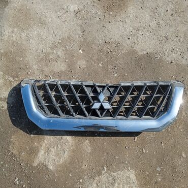 Решетки радиатора: Решетка радиатора Mazda Б/у — 11