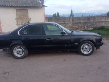 домкраты на авто: Автомобиль BMW 5-й серии в кузове E34. Черный седан с серебристыми