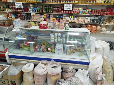 Şokolad və konfetlər: Mini marketdə geniş çeşidli ərzaq məhsulları - Süd və süd məhsulları