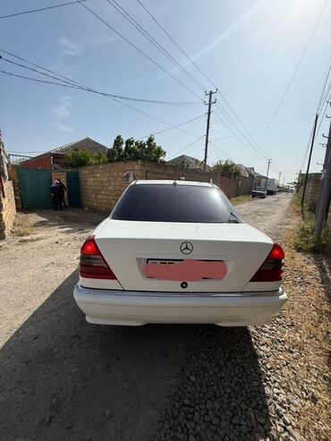elit ölüxana mercedes: Ağ rəngdə olan Mercedes-Benz C-Class mühərrik həcmi 1.80 Bu model, AMG