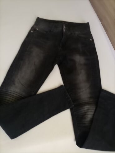 Ostali Kompleti, kombinezoni: Farmerke 34 600 din Guess original bluzica 600.Pamućna trenerka nova — 9