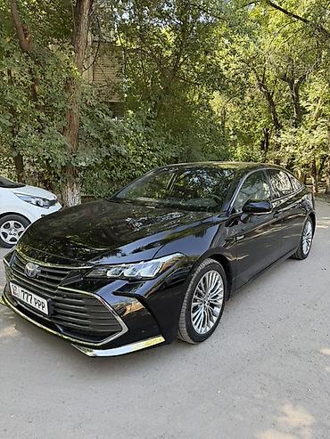 селика: Toyota Avalon: 2018 г., 2.5 л, Вариатор, Гибрид, Седан — 2