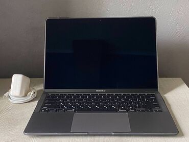 макбук про 13 м1: Ультрабук, Apple, 8 ГБ ОЭТ, Apple M1, 13.3 ", Колдонулган, Жумуш, окуу үчүн, эс тутум NVMe SSD