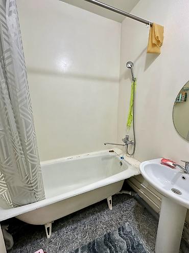 Продажа квартир: 2 комнаты, 52 м², Ак-Эмир рынок 106 серия, 8 этаж, Старый ремонт — 10