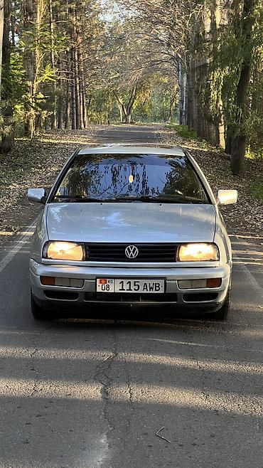 бишкек ауди 100: Volkswagen Vento: 1993 г., 1.8 л, Кол менен иштөөчү, Бензин, Седан — 8