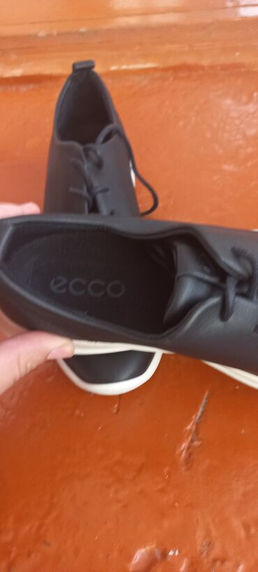 обувь из америки: 100% оригинал ECCO кожа. 35 размер. Привезли с Америки, размер не
