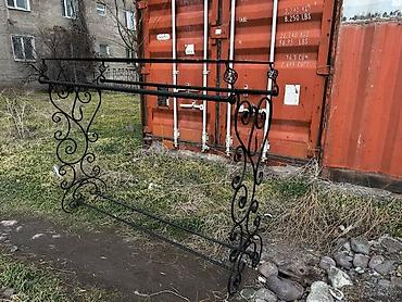 черные часы: Продам вешалку металлическая ковка размер примерный высота 1.30 см — 4
