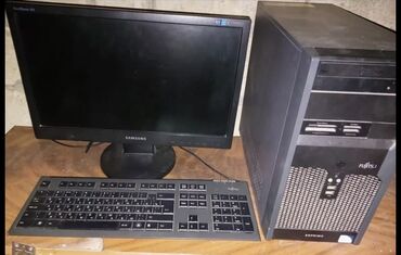 Bu kompyuter dəsti müxtəlif ehtiyaclar üçün uyğun olan bir monitor