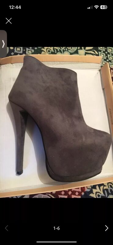 Туфли: Размер: первые 5 фото 35-36 
6-10 фото 36 
11 фото 37 — 5