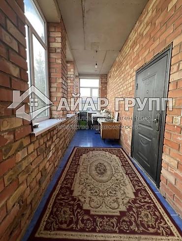 Продажа коттеджей и домов: 🔷 Продаётся просторный дом в центре Чолпон-Аты! 🔷 📍 Напротив — 3