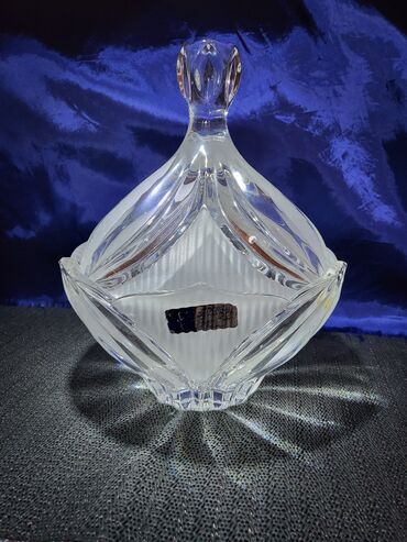 Stare vaze i dekor: Bombonijera nova,kristal,led,brusen kristal Jugoslavija,rucni — 2