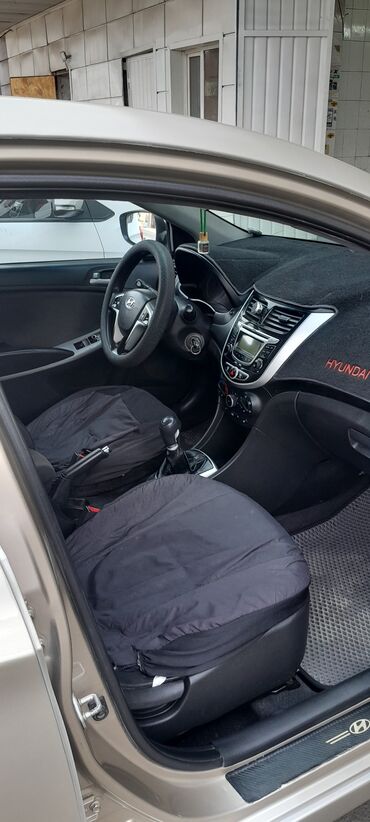 Hyundai: Hyundai Solaris: 2013 г., 1.6 л, Механика, Бензин, Седан — 8