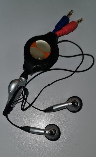 наушники с микрофоном для компьютера с одним штекером: Миниатюрные выдвижные наушники со встроенным микрофоном -