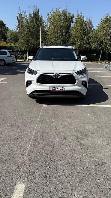 byd e2 2025: Toyota Highlander: 2022 г., 2.5 л, Автомат, Гибрид, Кроссовер — 1