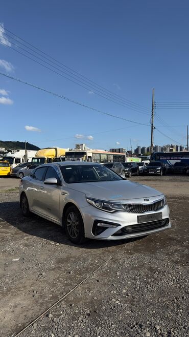 машина кейж: Kia Optima (JF) серебристого цвета, седан. Основные особенности: -