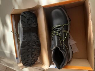 замшевые женские ботинки: 2 cut zimli batinkadi 43 razmerler biri sokarindi 1 cutu 25 azn