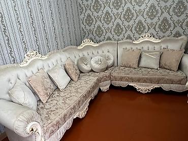 Divanlar: Teze kimi divan satılır 1200 azn. İslenmeyib. Olcu 3/ 3. Açılmır baza — 1