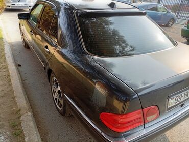 Mercedes-Benz: Mercedes-Benz E-Class (W210) sedan - Kuzov: qara rəng, 4 qapı, sedan — 7