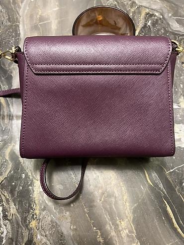 Aksesuarlar: Michael Kors çiyin/saylı çantası - Rəng: tünd bənövşəyi — 3
