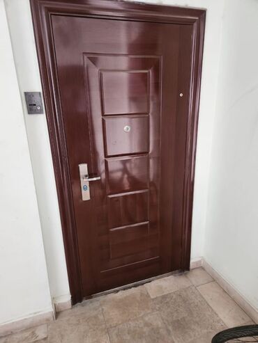 Beton və beton məmulatları: Mənzil üçün İşlənmiş Giriş qapısı 90x205 sm Glazok ilə, Ödənişli quraşdırma, Ödənişli çatdırılma