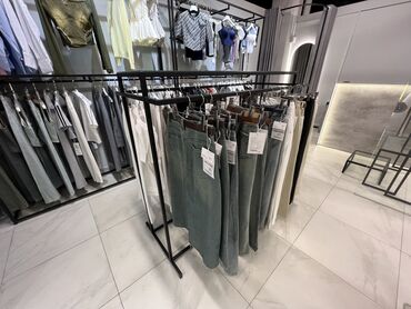 Стеллажи: Стеллажи для бутика одежды Кронштейны для бутика одежды Торговое at lalafo.kg — 3 Стеллажи: Стеллажи для бутика одежды Кронштейны для бутика одежды Торговое — 3