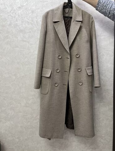 Продаётся пальто в отличном состоянии 
50-52 размер