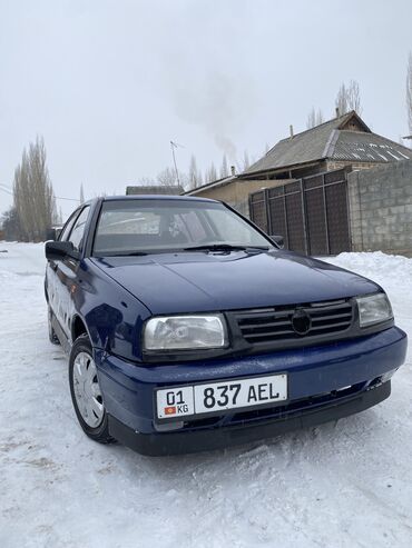 Volkswagen: Volkswagen Vento: 1993 г., 1.8 л, Механика, Бензин, Седан