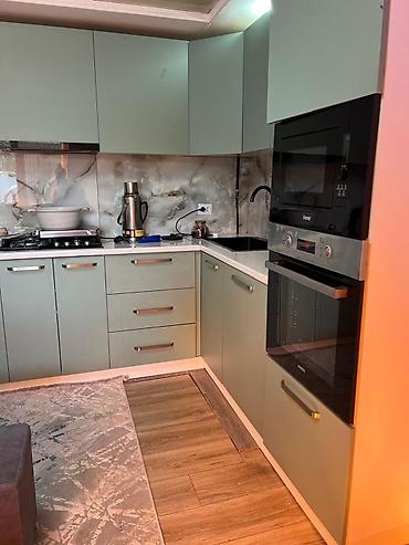 алтын казык жилмассив канат: 6 комнат и более, 180 м², 4 соток, Бишкек, Ак-Тилек ж/м Собственник — 4
