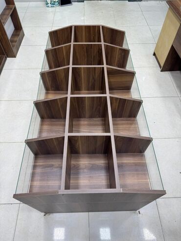 Rəf vitrinləri: Mağaza üçün vitrin/raf sistemi - Material: Lami­nət (ağac teksturalı — 14
