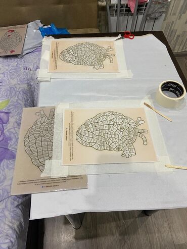 требуется в швейный цех: Можно без опыта студентам. Нужно нанести смолу на картины. За каждую