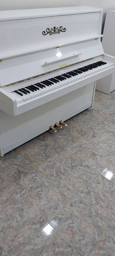 belarus piano: Münasib qiymətə 3 pedal Belarus pianinosu satıram əla vəziyyetdə
