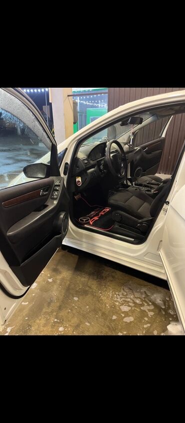 Mercedes-Benz: Mercedes-Benz A 170 – ağ rəng, 5 qapı, kompakt hetçbek. Avtomobil saz — 12