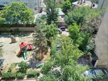 бетонирование двора: Ищем садовника для полива в летнее время во дворе многоэтажного жилого