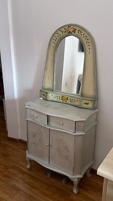 standing mirror: Туалетный столик, Б/у, С зеркалом, цвет - Серый — 1