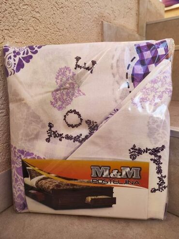 Posteljina: Cena 2400 din Pamučna posteljina Sadrzaj seta: -materijal 100% — 8