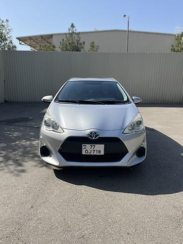 Real alıcıya şirin endirim eliyecem Toyota Aqua Hybrid, gümüşü rəng, 5