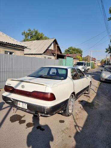 Toyota: Toyota Vista: 1993 г., 2 л, Автомат, Бензин, Седан — 4