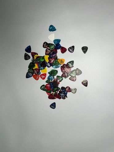 Digər ləvazimatlar: Musiqi alətləri üçün ləvazimatlar Simlərgitara simikabel,udarnik — 12