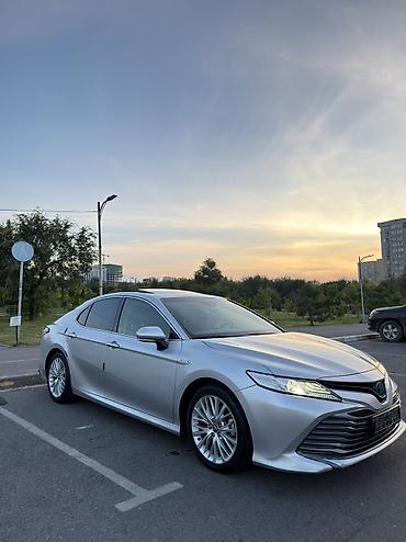 100: Toyota Camry: 2018 г., 2.5 л, Вариатор, Гибрид, Седан — 2