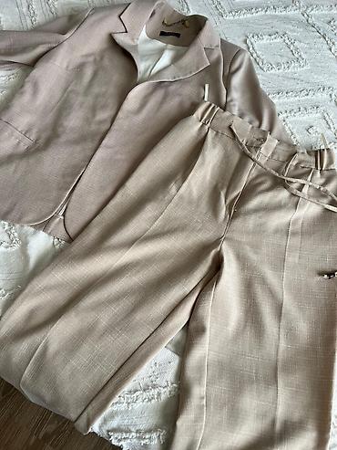 marc jacobs canta: Qadın dəst – şalvar və pencək - Rəng: açıq bej/nude, xırda toxuma — 1