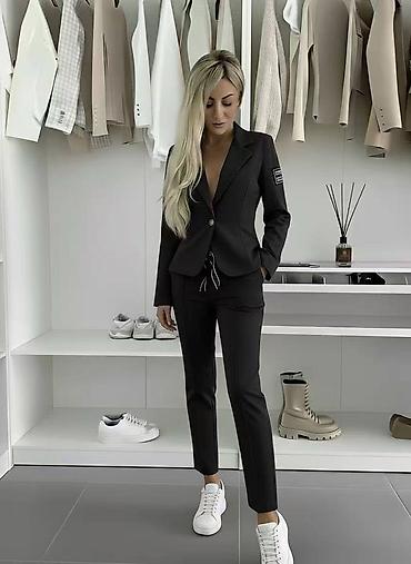 Kompleti: Damski komplet – sako i pantalone - Moderan dvodelni komplet u više — 2