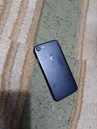 Apple iPhone: IPhone 7, Колдонулган, 128 ГБ, Jet Black, Заряддоочу түзүлүш, Каптама, 92 %